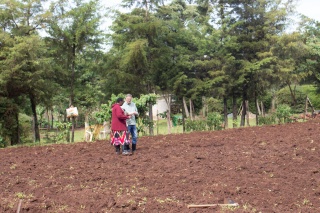  Josephine Bungei of Cheptarit Star Women’s Group with Magnus MacFarlane-Barrow