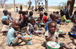 Primary school children eating lunch in Turkana