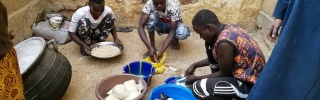 Volunteers prepare food for children in Niger