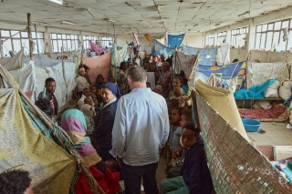 Image of Magnus & Sister Medhin visiting an IDP camp.